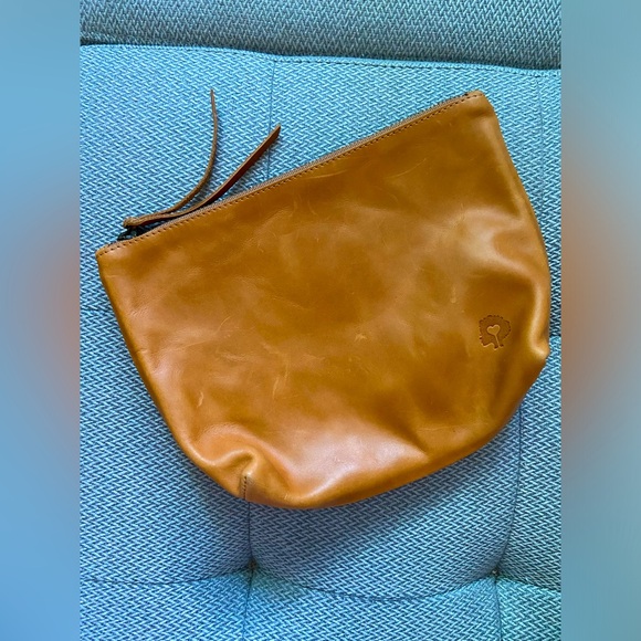 FashionAble Small Tan Leather Clutch, Zippered Top, Handmade in Mexico - Picture 1 of 9